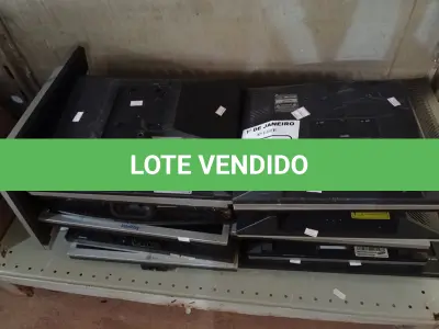 LOTE 560 - 13 MONITORES MARCAS E MODELOS DIVERSOS. (NO ESTADO) ATENÇÃO! FAZER A VISITAÇÃO ANTES DE ARREMATAR, NÃO SABEMOS SE FUNCIONA. LEILÃO NÃO TEM GARANTIA E NEM DEVOLUÇÃO, SUJEITO A POSSÍVEIS AVARIAS VISÍVEIS/OCULTAS E/OU AUSÊNCIA DE COMPONENTES.