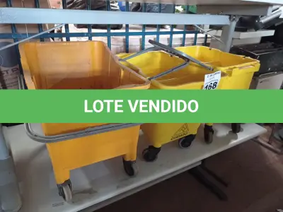 LOTE 168 - 03 BALDES DE LIMPEZA COM RODINHAS. (NO ESTADO) ATENÇÃO! FAZER A VISITAÇÃO ANTES DE ARREMATAR, NÃO SABEMOS SE FUNCIONA. LEILÃO NÃO TEM GARANTIA E NEM DEVOLUÇÃO, SUJEITO A POSSÍVEIS AVARIAS VISÍVEIS/OCULTAS E/OU AUSÊNCIA DE COMPONENTES.