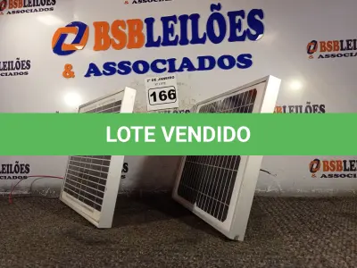 LOTE 166 - 02 PAINÉIS SOLARES 18V 10W.  (NO ESTADO) ATENÇÃO! FAZER A VISITAÇÃO ANTES DE ARREMATAR, NÃO SABEMOS SE FUNCIONA. LEILÃO NÃO TEM GARANTIA E NEM DEVOLUÇÃO, SUJEITO A POSSÍVEIS AVARIAS VISÍVEIS/OCULTAS E/OU AUSÊNCIA DE COMPONENTES.