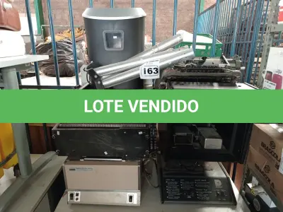 LOTE 163 - 01 LOTE COM DIVERSAS SUCATAS DE ELETRÔNICOS, 01 CORTADOR E 01 FRAGMENTADORA DE PAPEL. (NO ESTADO) ATENÇÃO! FAZER A VISITAÇÃO ANTES DE ARREMATAR, NÃO SABEMOS SE FUNCIONA. LEILÃO NÃO TEM GARANTIA E NEM DEVOLUÇÃO, SUJEITO A POSSÍVEIS AVARIAS VISÍVEIS/OCULTAS E/OU AUSÊNCIA DE COMPONENTES.
