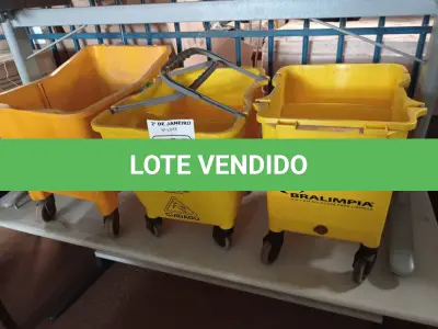LOTE 168 - 03 BALDES DE LIMPEZA COM RODINHAS. (NO ESTADO) ATENÇÃO! FAZER A VISITAÇÃO ANTES DE ARREMATAR, NÃO SABEMOS SE FUNCIONA. LEILÃO NÃO TEM GARANTIA E NEM DEVOLUÇÃO, SUJEITO A POSSÍVEIS AVARIAS VISÍVEIS/OCULTAS E/OU AUSÊNCIA DE COMPONENTES.