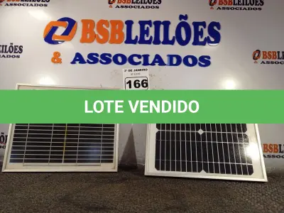 LOTE 166 - 02 PAINÉIS SOLARES 18V 10W.  (NO ESTADO) ATENÇÃO! FAZER A VISITAÇÃO ANTES DE ARREMATAR, NÃO SABEMOS SE FUNCIONA. LEILÃO NÃO TEM GARANTIA E NEM DEVOLUÇÃO, SUJEITO A POSSÍVEIS AVARIAS VISÍVEIS/OCULTAS E/OU AUSÊNCIA DE COMPONENTES.