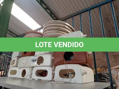 LOTE 164 - 01 LOTE COM CAIXAS DE DESCARGA E 10 TAMPAS PARA VASO SANITÁRIO (NO ESTADO) ATENÇÃO! FAZER A VISITAÇÃO ANTES DE ARREMATAR, NÃO SABEMOS SE FUNCIONA. LEILÃO NÃO TEM GARANTIA E NEM DEVOLUÇÃO, SUJEITO A POSSÍVEIS AVARIAS VISÍVEIS/OCULTAS E/OU AUSÊNCIA DE COMPONENTES.