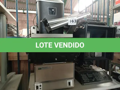 LOTE 163 - 01 LOTE COM DIVERSAS SUCATAS DE ELETRÔNICOS, 01 CORTADOR E 01 FRAGMENTADORA DE PAPEL. (NO ESTADO) ATENÇÃO! FAZER A VISITAÇÃO ANTES DE ARREMATAR, NÃO SABEMOS SE FUNCIONA. LEILÃO NÃO TEM GARANTIA E NEM DEVOLUÇÃO, SUJEITO A POSSÍVEIS AVARIAS VISÍVEIS/OCULTAS E/OU AUSÊNCIA DE COMPONENTES.