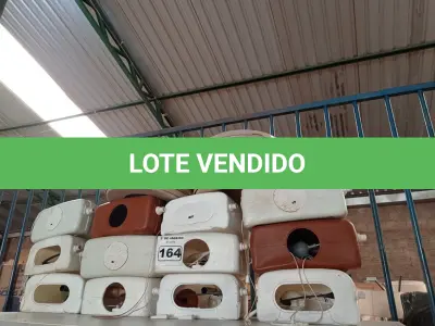 LOTE 164 - 01 LOTE COM CAIXAS DE DESCARGA E 10 TAMPAS PARA VASO SANITÁRIO (NO ESTADO) ATENÇÃO! FAZER A VISITAÇÃO ANTES DE ARREMATAR, NÃO SABEMOS SE FUNCIONA. LEILÃO NÃO TEM GARANTIA E NEM DEVOLUÇÃO, SUJEITO A POSSÍVEIS AVARIAS VISÍVEIS/OCULTAS E/OU AUSÊNCIA DE COMPONENTES.