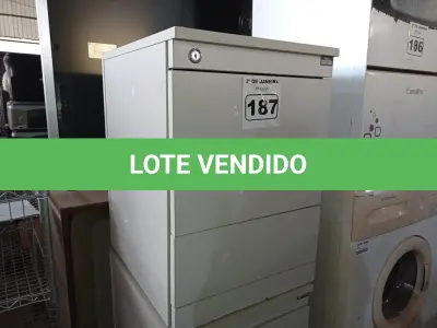 LOTE 187 - 02 GAVETEIROS PARA ESCRITORIO COM 03 GAVETAS CADA. (NO ESTADO) ATENÇÃO! FAZER A VISITAÇÃO ANTES DE ARREMATAR, NÃO SABEMOS SE FUNCIONA. LEILÃO NÃO TEM GARANTIA E NEM DEVOLUÇÃO, SUJEITO A POSSÍVEIS AVARIAS VISÍVEIS/OCULTAS E/OU AUSÊNCIA DE COMPONENTES.