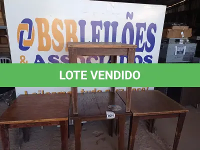 LOTE 021 - 04 MESAS EM MADEIRA MEDINDO 80X80CM. (NO ESTADO, NÃO SABEMOS SE FUNCIONA. LEILÃO NÃO TEM GARANTIA E NEM DEVOLUÇÃO).