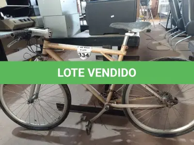 LOTE 334 - 01 BICICLETA ARO 26. (NO ESTADO) ATENÇÃO! FAZER A VISITAÇÃO ANTES DE ARREMATAR, NÃO SABEMOS SE FUNCIONA. LEILÃO NÃO TEM GARANTIA E NEM DEVOLUÇÃO, SUJEITO A POSSÍVEIS AVARIAS VISÍVEIS/OCULTAS E/OU AUSÊNCIA DE COMPONENTES.