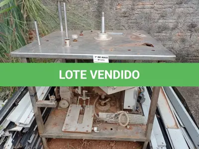 LOTE 354 - 01 ENVASADORA DE BEBIDAS. (NO ESTADO) ATENÇÃO! FAZER A VISITAÇÃO ANTES DE ARREMATAR, NÃO SABEMOS SE FUNCIONA. LEILÃO NÃO TEM GARANTIA E NEM DEVOLUÇÃO, SUJEITO A POSSÍVEIS AVARIAS VISÍVEIS/OCULTAS E/OU AUSÊNCIA DE COMPONENTES.