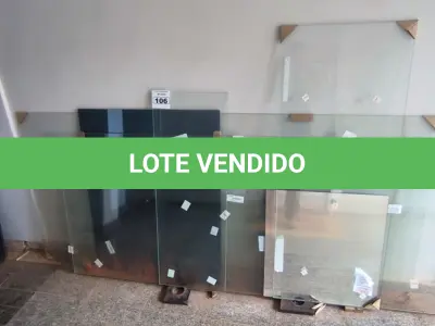 LOTE 106 - 01 LOTE COM VIDROS TAMANHOS DIVERSOS (NO ESTADO) 