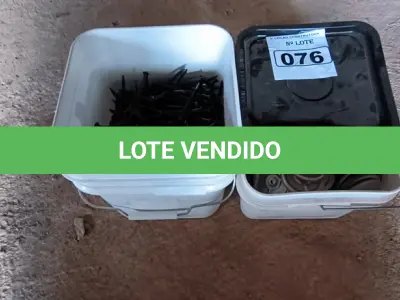 LOTE 076 - 01 LOTE DE PARAFUSOS AUTO BROCANTE PARA TELHADO. (NO ESTADO)