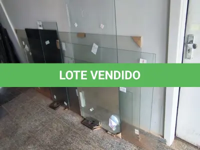 LOTE 106 - 01 LOTE COM VIDROS TAMANHOS DIVERSOS (NO ESTADO) 