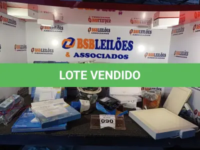 LOTE 090 - 01 LOTE COM LUMINÁRIAS DE EMBUTIR DE DIVERSOS MODELOS E REATORES. (NO ESTADO) ATENÇÃO! FAZER A VISITAÇÃO ANTES DE ARREMATAR, NÃO SABEMOS SE FUNCIONA. LEILÃO NÃO TEM GARANTIA E NEM DEVOLUÇÃO, SUJEITO A POSSÍVEIS AVARIAS VISÍVEIS/OCULTAS E/OU AUSÊNCIA DE COMPONENTES.