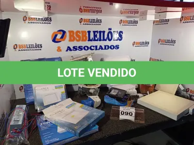LOTE 090 - 01 LOTE COM LUMINÁRIAS DE EMBUTIR DE DIVERSOS MODELOS E REATORES. (NO ESTADO) ATENÇÃO! FAZER A VISITAÇÃO ANTES DE ARREMATAR, NÃO SABEMOS SE FUNCIONA. LEILÃO NÃO TEM GARANTIA E NEM DEVOLUÇÃO, SUJEITO A POSSÍVEIS AVARIAS VISÍVEIS/OCULTAS E/OU AUSÊNCIA DE COMPONENTES.