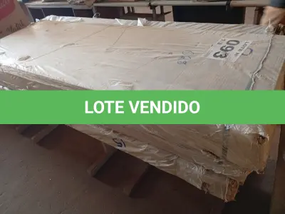 LOTE 093 - 01 - GUARDA ROUPA RETRO CINZA CLARO MOBILI DI CASA (NO ESTADO, NÃO SABEMOS SE FUNCIONA. LEILÃO NÃO TEM GARANTIA E NEM DEVOLUÇÃO, SUJEITO A POSSÍVEIS AVARIAS VISÍVEIS/OCULTAS E/OU AUSÊNCIA DE COMPONENTES)