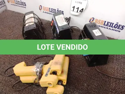 LOTE 114 - 03 TESTADORES DE NOTAS FALSAS E 02 PISTOLAS DE COLA QUENTE. (NO ESTADO) ATENÇÃO! FAZER A VISITAÇÃO ANTES DE ARREMATAR, NÃO SABEMOS SE FUNCIONA. LEILÃO NÃO TEM GARANTIA E NEM DEVOLUÇÃO, SUJEITO A POSSÍVEIS AVARIAS VISÍVEIS/OCULTAS E/OU AUSÊNCIA DE COMPONENTES.