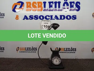 LOTE 110 - 01 LUMINÁRIA/ DESPERTADOR EM FORMATO POR TELEFONE ANTIGO. (NO ESTADO) ATENÇÃO! FAZER A VISITAÇÃO ANTES DE ARREMATAR, NÃO SABEMOS SE FUNCIONA. LEILÃO NÃO TEM GARANTIA E NEM DEVOLUÇÃO, SUJEITO A POSSÍVEIS AVARIAS VISÍVEIS/OCULTAS E/OU AUSÊNCIA DE COMPONENTES.