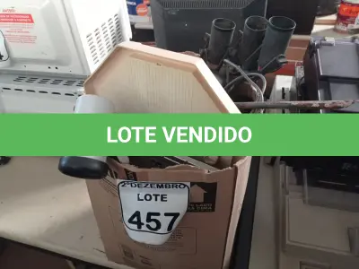 LOTE 457 - 03 RELÓGIOS DE PAREDE, LEITORES DE CÓDIGOS DE BARRA, LUMINARIAS E ESPETOS DE JARDIM DIVERSOS. (NO ESTADO) ATENÇÃO! FAZER A VISITAÇÃO ANTES DE ARREMATAR, NÃO SABEMOS SE FUNCIONA. LEILÃO NÃO TEM GARANTIA E NEM DEVOLUÇÃO, SUJEITO A POSSÍVEIS AVARIAS VISÍVEIS/OCULTAS E/OU AUSÊNCIA DE COMPONENTES.