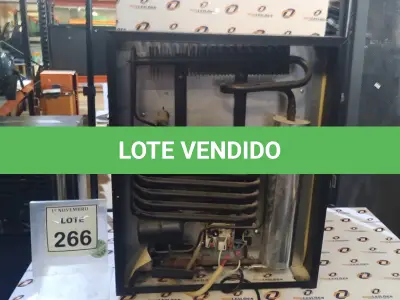 LOTE 266 - 01 FRIGOBAR. (NO ESTADO) ATENÇÃO! FAZER A VISITAÇÃO ANTES DE ARREMATAR, NÃO SABEMOS SE FUNCIONA, LEILÃO NÃO TEM GARANTIA E NEM DEVOLUÇÃO, SUJEITO A POSSÍVEIS AVARIAS VISÍVEIS/OCULTAS E/OU AUSÊNCIA DE COMPONENTES.