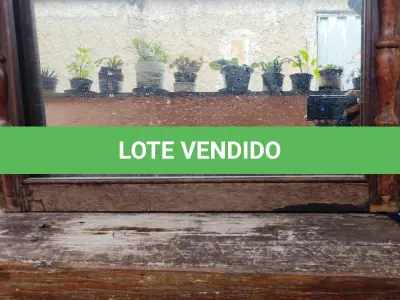 LOTE 406 - 01 ESPELHO ANTIGO GRANDE. (NO ESTADO) ATENÇÃO! FAZER A VISITAÇÃO ANTES DE ARREMATAR, NÃO SABEMOS SE FUNCIONA, LEILÃO NÃO TEM GARANTIA E NEM DEVOLUÇÃO, SUJEITO A POSSÍVEIS AVARIAS VISÍVEIS/OCULTAS E/OU AUSÊNCIA DE COMPONENTES.