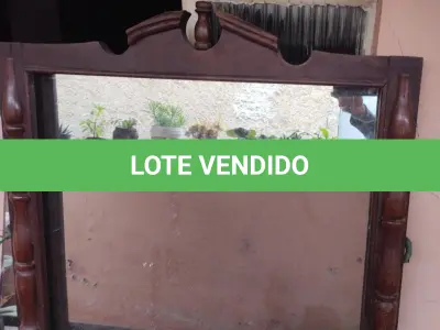 LOTE 406 - 01 ESPELHO ANTIGO GRANDE. (NO ESTADO) ATENÇÃO! FAZER A VISITAÇÃO ANTES DE ARREMATAR, NÃO SABEMOS SE FUNCIONA, LEILÃO NÃO TEM GARANTIA E NEM DEVOLUÇÃO, SUJEITO A POSSÍVEIS AVARIAS VISÍVEIS/OCULTAS E/OU AUSÊNCIA DE COMPONENTES.
