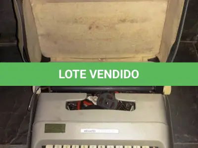 LOTE 428 - MÁQUINA DE ESCREVER ANTIGA OLIVETT LETTERA 35. (NO ESTADO) ATENÇÃO! FAZER A VISITAÇÃO ANTES DE ARREMATAR, NÃO SABEMOS SE FUNCIONA, LEILÃO NÃO TEM GARANTIA E NEM DEVOLUÇÃO, SUJEITO A POSSÍVEIS AVARIAS VISÍVEIS/OCULTAS E/OU AUSÊNCIA DE COMPONENTES.