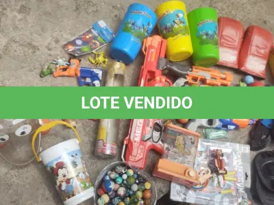 LOTE 421 - 01 LOTE DE BRINQUEDOS ANTIGOS COLECIONÁVEIS. (NO ESTADO) ATENÇÃO! FAZER A VISITAÇÃO ANTES DE ARREMATAR, NÃO SABEMOS SE FUNCIONA, LEILÃO NÃO TEM GARANTIA E NEM DEVOLUÇÃO, SUJEITO A POSSÍVEIS AVARIAS VISÍVEIS/OCULTAS E/OU AUSÊNCIA DE COMPONENTES.