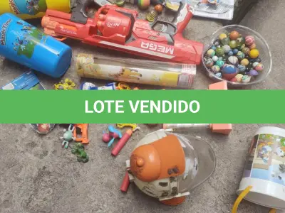 LOTE 421 - 01 LOTE DE BRINQUEDOS ANTIGOS COLECIONÁVEIS. (NO ESTADO) ATENÇÃO! FAZER A VISITAÇÃO ANTES DE ARREMATAR, NÃO SABEMOS SE FUNCIONA, LEILÃO NÃO TEM GARANTIA E NEM DEVOLUÇÃO, SUJEITO A POSSÍVEIS AVARIAS VISÍVEIS/OCULTAS E/OU AUSÊNCIA DE COMPONENTES.
