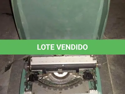LOTE 430 - 01 MÁQUINA DE ESCREVER ANTIGA FUNCIONANDO PERFEITAMENTE. (NO ESTADO) ATENÇÃO! FAZER A VISITAÇÃO ANTES DE ARREMATAR, NÃO SABEMOS SE FUNCIONA, LEILÃO NÃO TEM GARANTIA E NEM DEVOLUÇÃO, SUJEITO A POSSÍVEIS AVARIAS VISÍVEIS/OCULTAS E/OU AUSÊNCIA DE COMPONENTES.