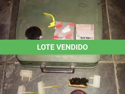 LOTE 430 - 01 MÁQUINA DE ESCREVER ANTIGA FUNCIONANDO PERFEITAMENTE. (NO ESTADO) ATENÇÃO! FAZER A VISITAÇÃO ANTES DE ARREMATAR, NÃO SABEMOS SE FUNCIONA, LEILÃO NÃO TEM GARANTIA E NEM DEVOLUÇÃO, SUJEITO A POSSÍVEIS AVARIAS VISÍVEIS/OCULTAS E/OU AUSÊNCIA DE COMPONENTES.
