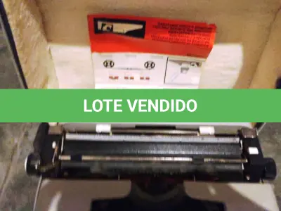 LOTE 442 - 01 MÁQUINA DE ESCREVER ANTIGA OLIVETT LETTERA 35. (NO ESTADO) ATENÇÃO! FAZER A VISITAÇÃO ANTES DE ARREMATAR, NÃO SABEMOS SE FUNCIONA, LEILÃO NÃO TEM GARANTIA E NEM DEVOLUÇÃO, SUJEITO A POSSÍVEIS AVARIAS VISÍVEIS/OCULTAS E/OU AUSÊNCIA DE COMPONENTES.