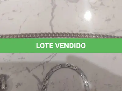 LOTE 502 - 01 LOTE COM RELÓGIO MONDAME, 01 CORRENTINHA DE PESCOÇO FECHADA E UMA GARGANTILHA. (NO ESTADO) ATENÇÃO! FAZER A VISITAÇÃO ANTES DE ARREMATAR, NÃO SABEMOS SE FUNCIONA, LEILÃO NÃO TEM GARANTIA E NEM DEVOLUÇÃO, SUJEITO A POSSÍVEIS AVARIAS VISÍVEIS/OCULTAS E/OU AUSÊNCIA DE COMPONENTES.