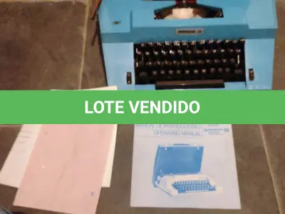 LOTE 444 - 01 MÁQUINA DE ESCREVER ANTIGA  REMINGTON 33. (NO ESTADO) ATENÇÃO! FAZER A VISITAÇÃO ANTES DE ARREMATAR, NÃO SABEMOS SE FUNCIONA, LEILÃO NÃO TEM GARANTIA E NEM DEVOLUÇÃO, SUJEITO A POSSÍVEIS AVARIAS VISÍVEIS/OCULTAS E/OU AUSÊNCIA DE COMPONENTES.