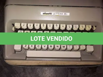 LOTE 442 - 01 MÁQUINA DE ESCREVER ANTIGA OLIVETT LETTERA 35. (NO ESTADO) ATENÇÃO! FAZER A VISITAÇÃO ANTES DE ARREMATAR, NÃO SABEMOS SE FUNCIONA, LEILÃO NÃO TEM GARANTIA E NEM DEVOLUÇÃO, SUJEITO A POSSÍVEIS AVARIAS VISÍVEIS/OCULTAS E/OU AUSÊNCIA DE COMPONENTES.