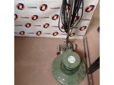 LOTE 306 - 01 ENCERADEIRA INDUSTRIAL. (NO ESTADO, LEILÃO NÃO TEM GARANTIA E NEM DEVOLUÇÃO, SUJEITO A POSSÍVEIS AVARIAS VISÍVEIS/OCULTAS E/OU AUSÊNCIA DE COMPONENTES).