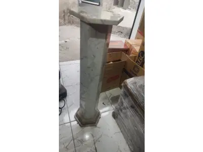 LOTE 036 - COLUNA DE MÁRMORE TAMANHO 90X20CM (NO ESTADO)
