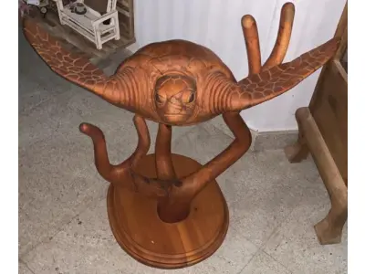 LOTE 048 - ESCULTURA  IMPORTADA TARTARUGA MADEIRA NOBRE APROXIMADAMENTE 90 CM DE ALTURA (NO ESTADO)