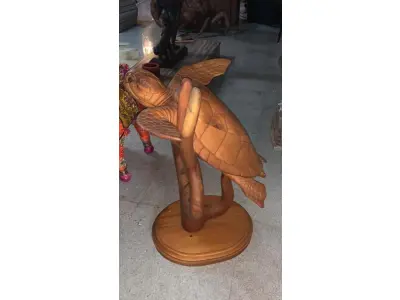 LOTE 048 - ESCULTURA  IMPORTADA TARTARUGA MADEIRA NOBRE APROXIMADAMENTE 90 CM DE ALTURA (NO ESTADO)