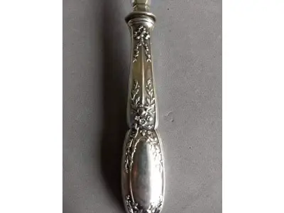 LOTE 105 - LINDA CONCHA ESPESSURADA A PRATA. MEDE 23 CM(NO ESTADO)