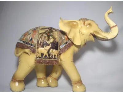 LOTE 059 - LINDA ESCULTURA ELEFANTE EM RESINA, MUITO BONITA. TAMANHO: 30CM (NO ESTADO)