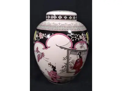 LOTE 116 - ANTIGO POTICHE DE COLEÇÃO NO ESTILO CHINES,  EM PORCELANA MED 26X20 CM.(NO ESTADO)