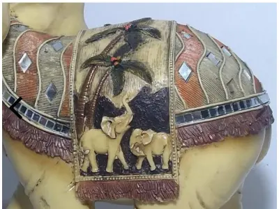 LOTE 059 - LINDA ESCULTURA ELEFANTE EM RESINA, MUITO BONITA. TAMANHO: 30CM (NO ESTADO)