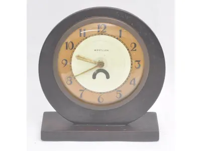 LOTE 068 - RELÓGIO DE MESA ,WESTCLOX , EM JACARANDÁ , 20/18 CM , NÃO FUNCIONA (NO ESTADO)