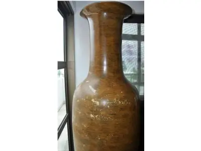 LOTE 053 - RARO VASO EM METAL NOBRE LAQUEADO OURO VELHO AVALIADA. 2 MIL REAIS TAMANHO:188 ALTURA LINDA PEÇA (NO ESTADO)
