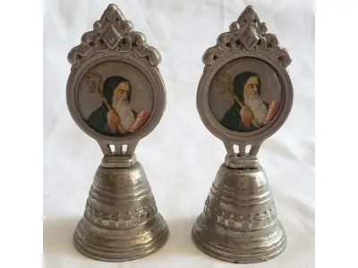 LOTE 074 - DUAS SINETAS ANTIGAS RELIGIOSA, MAIOR COMPRIMENTO: 9CM.(NO ESTADO)