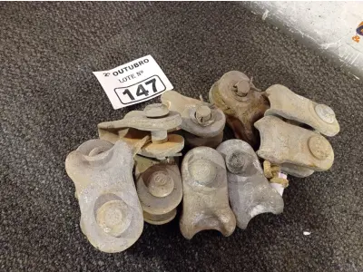 LOTE 147 - 10 MANILHAS/SAPATILHAS PARA CABO DE AÇO. (NO ESTADO) ATENÇÃO! FAZER A VISITAÇÃO ANTES DE ARREMATAR, NÃO SABEMOS SE FUNCIONA. LEILÃO NÃO TEM GARANTIA E NEM DEVOLUÇÃO, SUJEITO A POSSÍVEIS AVARIAS VISÍVEIS/OCULTAS E/OU AUSÊNCIA DE COMPONENTES.