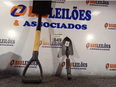 LOTE 049 - 01 ESPÁTULA PARA JARDINAGEM E 01 MINI PÁ PARA ACAMPAMENTO. (NO ESTADO) ATENÇÃO! FAZER A VISITAÇÃO ANTES DE ARREMATAR, NÃO SABEMOS SE FUNCIONA. LEILÃO NÃO TEM GARANTIA E NEM DEVOLUÇÃO, SUJEITO A POSSÍVEIS AVARIAS VISÍVEIS/OCULTAS E/OU AUSÊNCIA DE COMPONENTES.