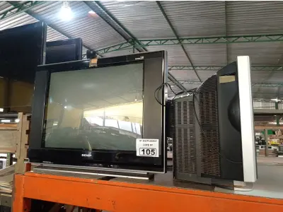 LOTE 105 - 02 TV’S DE TUBO MARCAS E MODELOS DIVERSOS PARA RETIRADA DE PEÇAS. (NO ESTADO) ATENÇÃO! FAZER A VISITAÇÃO ANTES DE ARREMATAR, NÃO SABEMOS SE FUNCIONA. LEILÃO NÃO TEM GARANTIA E NEM DEVOLUÇÃO, SUJEITO A POSSÍVEIS AVARIAS VISÍVEIS/OCULTAS E/OU AUSÊNCIA DE COMPONENTES.