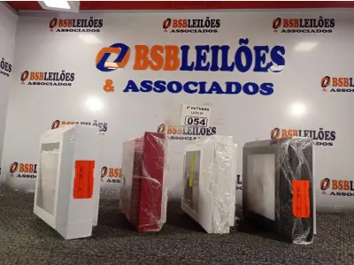 LOTE 054 - 04 PLAFONS DE SOBREPOR 20X20. (NO ESTADO) ATENÇÃO! FAZER A VISITAÇÃO ANTES DE ARREMATAR, NÃO SABEMOS SE FUNCIONA. LEILÃO NÃO TEM GARANTIA E NEM DEVOLUÇÃO, SUJEITO A POSSÍVEIS AVARIAS VISÍVEIS/OCULTAS E/OU AUSÊNCIA DE COMPONENTES.