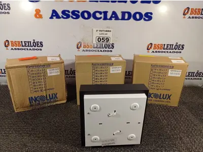 LOTE 059 - 04 PLAFONS DE SOBREPOR 20X20. (NO ESTADO) ATENÇÃO! FAZER A VISITAÇÃO ANTES DE ARREMATAR, NÃO SABEMOS SE FUNCIONA. LEILÃO NÃO TEM GARANTIA E NEM DEVOLUÇÃO, SUJEITO A POSSÍVEIS AVARIAS VISÍVEIS/OCULTAS E/OU AUSÊNCIA DE COMPONENTES.